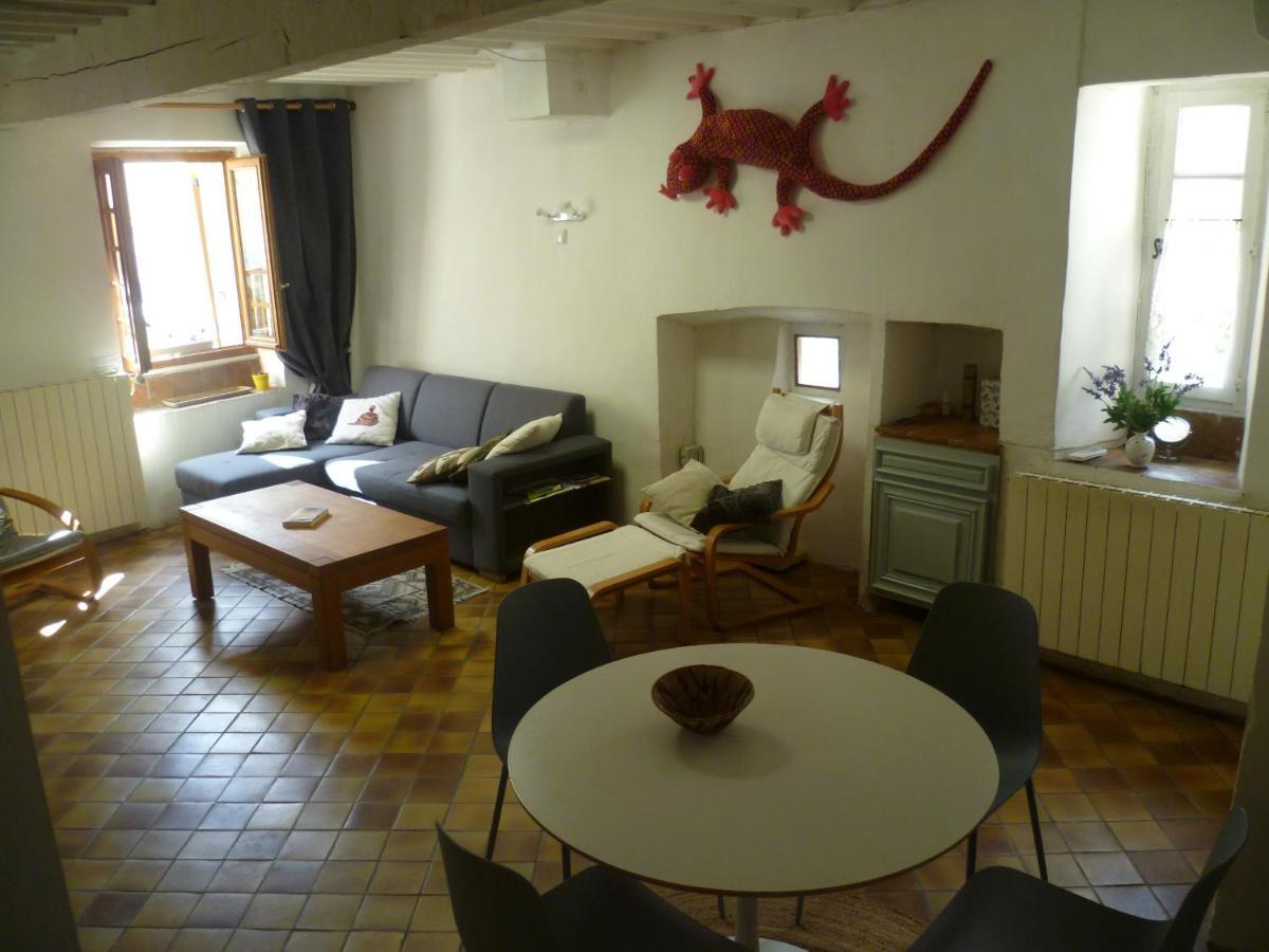Une Maison Dans Le Village Ribiers Exterior photo