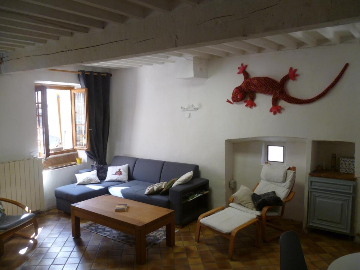 Une Maison Dans Le Village Ribiers Exterior photo
